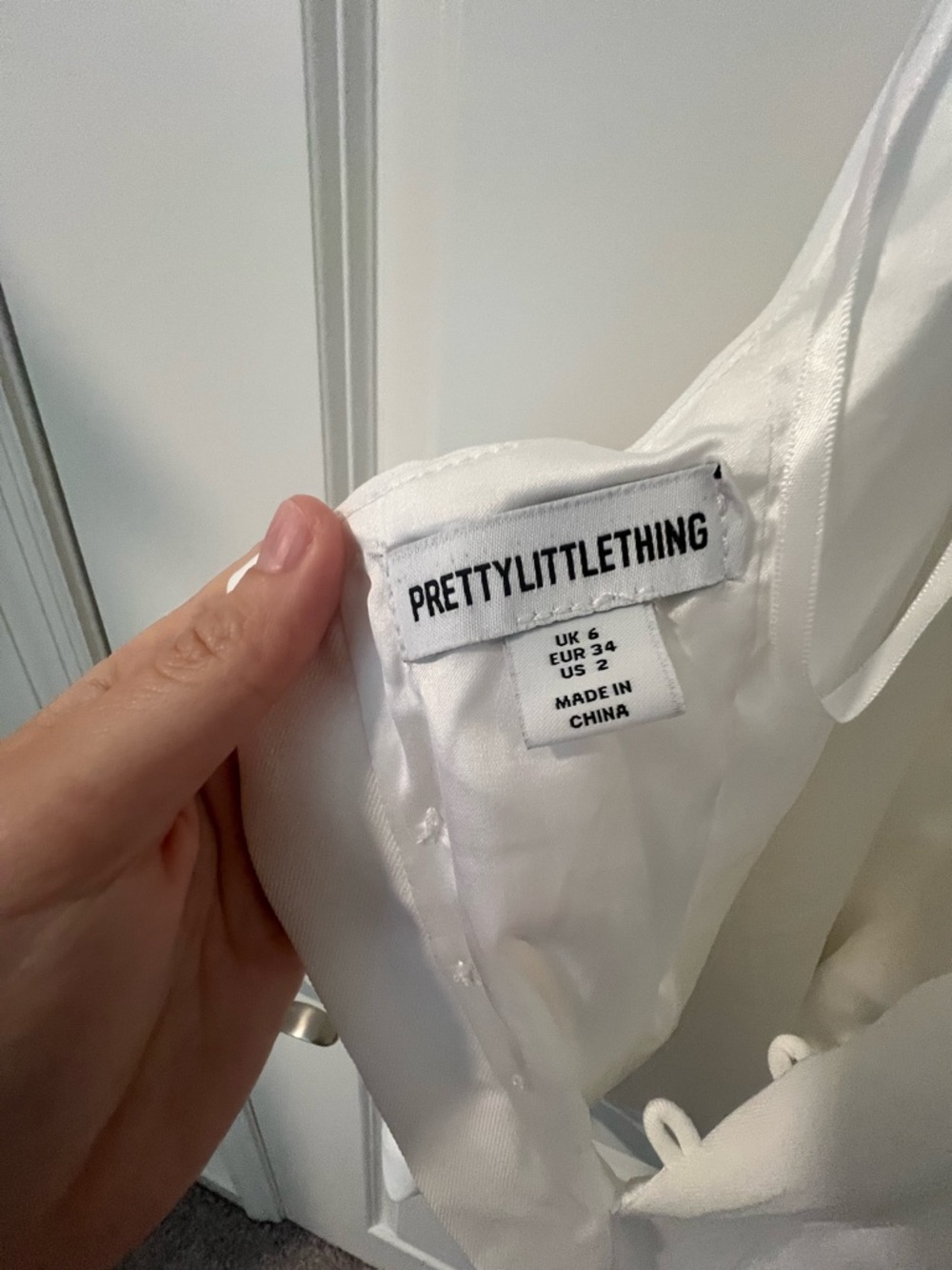 PrettyLittleThing White Halter Neck Mini - Picture 4 of 5